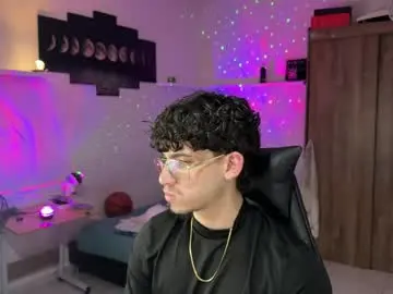 Chaturbate Live Sex Cam of kisan_smith