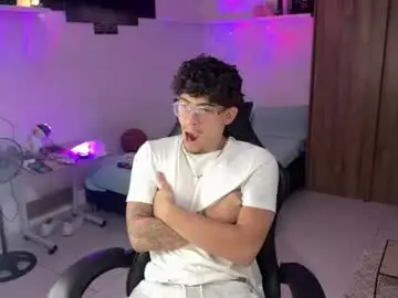 Chaturbate Live Sex Cam of kisan_smith