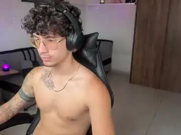 Chaturbate Live Sex Cam of kisan_smith