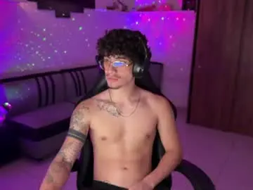 Chaturbate Live Sex Cam of kisan_smith