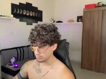 Chaturbate Live Sex Cam of kisan_smith