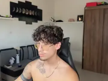 Chaturbate Live Sex Cam of kisan_smith