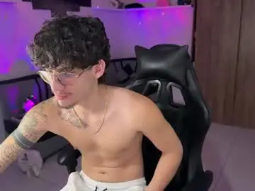 Chaturbate Live Sex Cam of kisan_smith