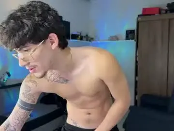 Chaturbate Live Sex Cam of kisan_smith