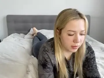 Chaturbate Live Sex Cam of alyrasun