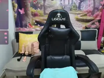 Chaturbate Live Sex Cam of aleska_analsexy