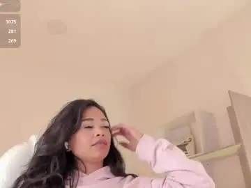 Chaturbate Live Sex Cam of ambermiller04