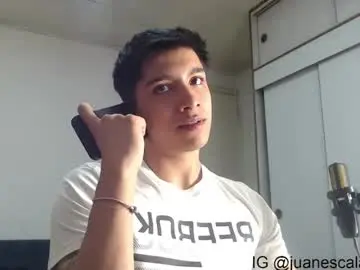 Chaturbate Live Sex Cam of thesaint_xxx