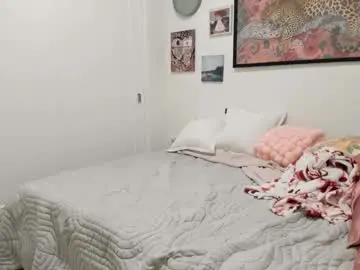 Chaturbate Live Sex of ariah_is_blonde