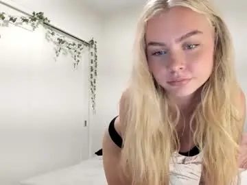 Chaturbate Nude Webcam of ariah_is_blonde