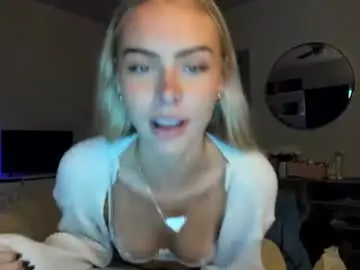 Chaturbate Live Sex Cam of ariah_is_blonde