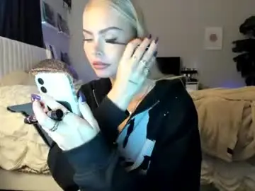 Chaturbate Free Live Porn of ariah_is_blonde
