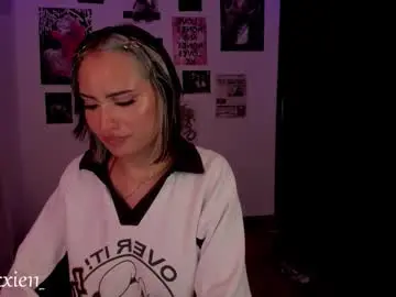 Chaturbate Live Sex Cam of nixxie_