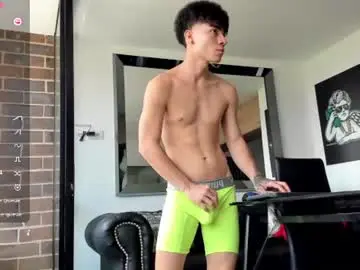 Chaturbate Best live sex cam show of pretur_crubaa