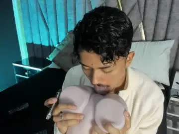 Chaturbate Live Sex Cam of nicolaikarav