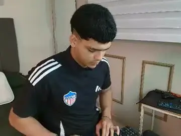 Chaturbate Live Sex of zack_horny19