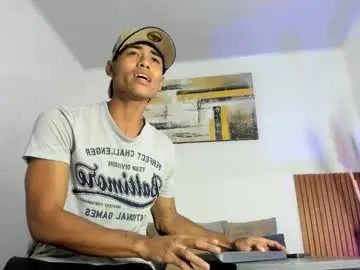 Chaturbate Watch Live Sex Cams of zander_2120