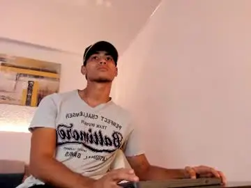 Chaturbate Free Live Porn of zander_2120
