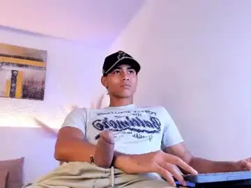 Chaturbate Watch Live Sex Cams of zander_2120