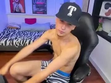 Chaturbate Nude Webcam of benji23_