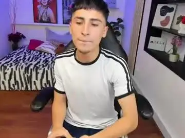 Chaturbate Live Sex of benji23_