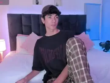 Chaturbate Live Sex Cam of phillicious_