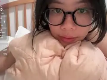 Chaturbate Live Sex Cam of poppyluvuuu