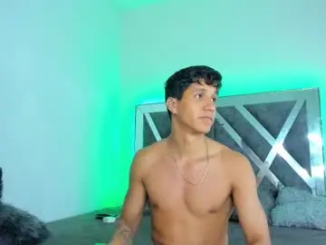 Chaturbate Watch Live Sex Cams of robertmiller21