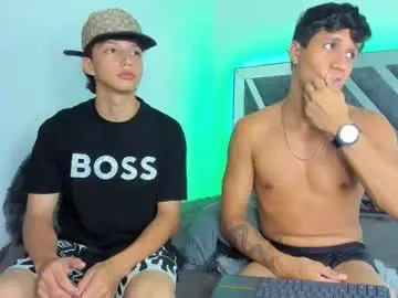 Chaturbate Live Sex Cam of robertmiller21