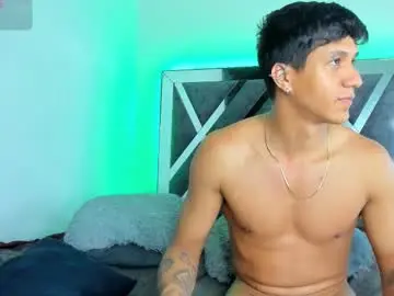 Chaturbate Watch Live Sex Cams of robertmiller21