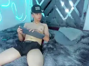 Chaturbate Live Sex Cam of robertmiller21