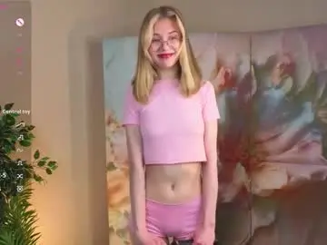 Chaturbate Live Sex Cam of odelyncure