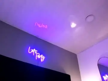 Chaturbate Live Porn of isaxcurves