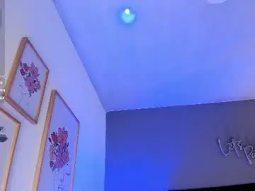 Chaturbate Live Sex Cam of isaxcurves