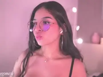 Chaturbate Nude Webcam of roxannegomez_
