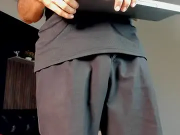 Chaturbate Live Sex Cam of titobell10