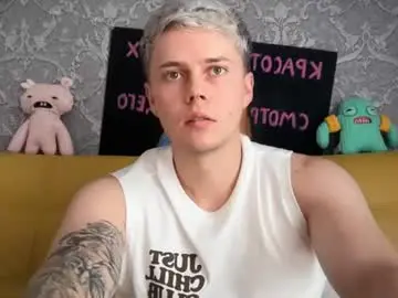 Chaturbate Free Live Porn of danny_love01