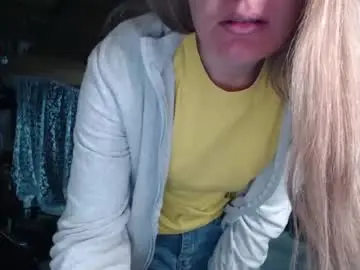 Chaturbate Live Sex Cam of _hidden_frommymoom_
