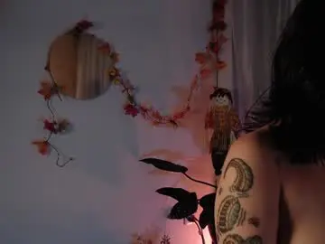 Chaturbate Live Sex Cam of elly_uwuw