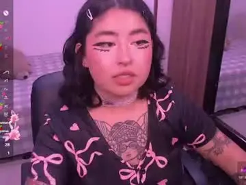 Chaturbate Live Sex Cam of ginmeowuwu