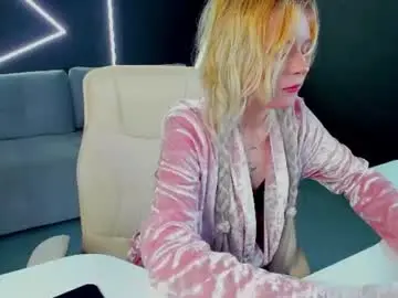 Chaturbate Live Sex Cam of kiki_peach