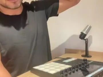 Chaturbate Live Sex Cam of bdever7