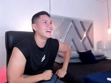 Chaturbate Live Sex Cam of chris_diamonnd