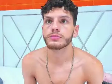 Chaturbate Live Sex Cam of chris_grey2