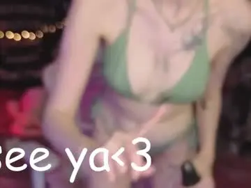 Chaturbate Live Sex Cam of crackling_tati