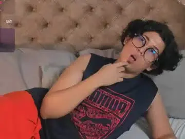 Chaturbate Live Sex Cam of monteszzo