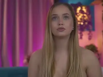 Chaturbate Live Sex Cam of elyssawetxx