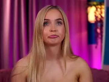 Chaturbate Live Sex Cam of elyssawetxx