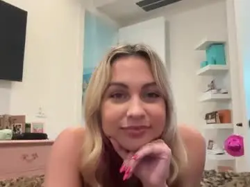 Chaturbate Live Sex Cam of tiffstreatsxoxo