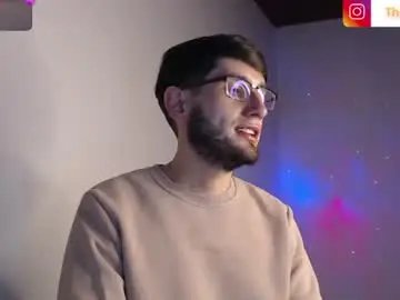 Chaturbate Live Sex Cam of thiiago_tay